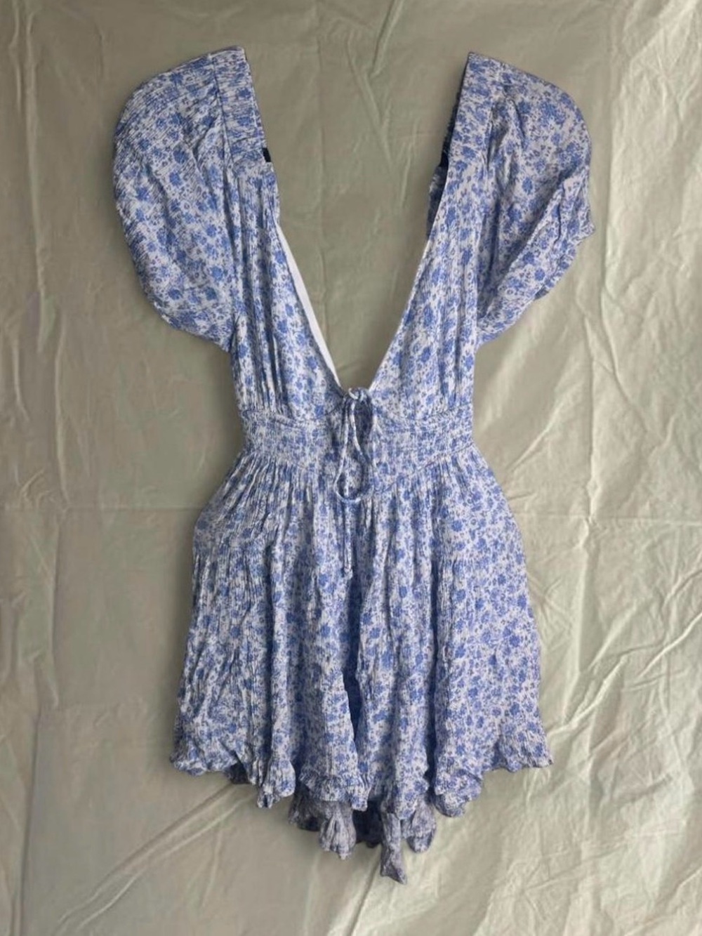 Light Blue Floral V-Neck Mini Dress with Puff Sleeves